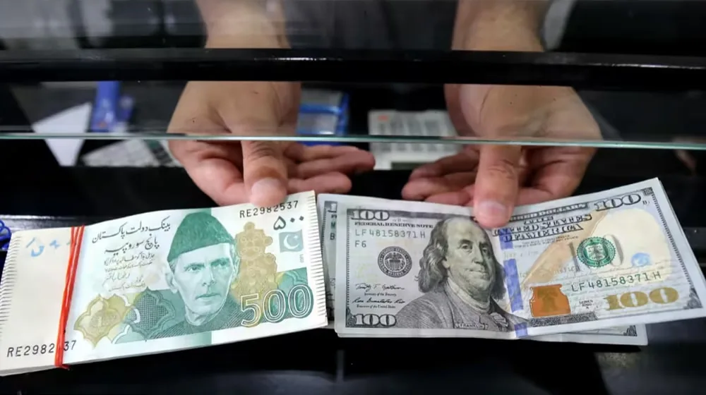 پاکستانی کرنسی مزید گر گئی، ڈالر ایک دن میں 11روپے مہنگا